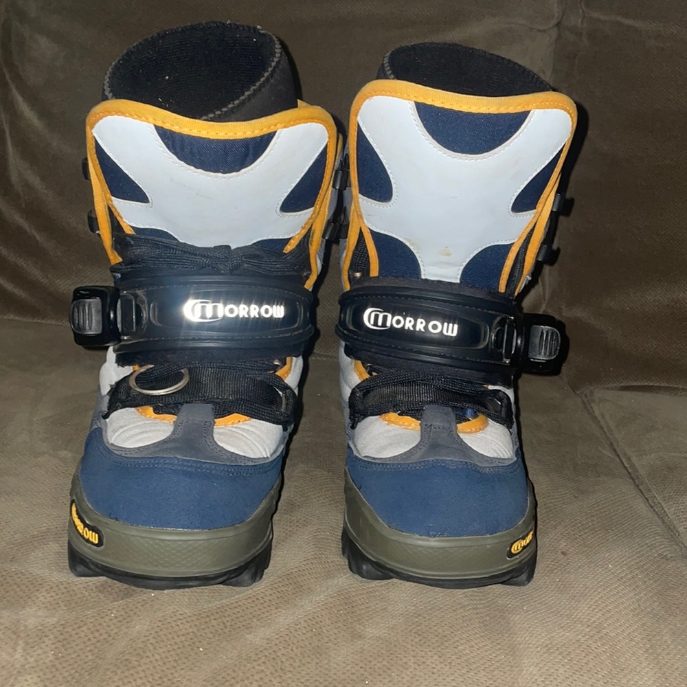 Men’s Morrow Snowboarding Boots Size 6